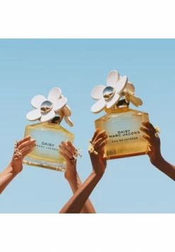 MARC JACOBS DAISY 30ml 14 MARC JACOBS DAISY 30ml -Outlet PARFUMSETS Store unnamed file 210
